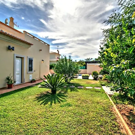 Villa Sleeps 10 Pool Wifi